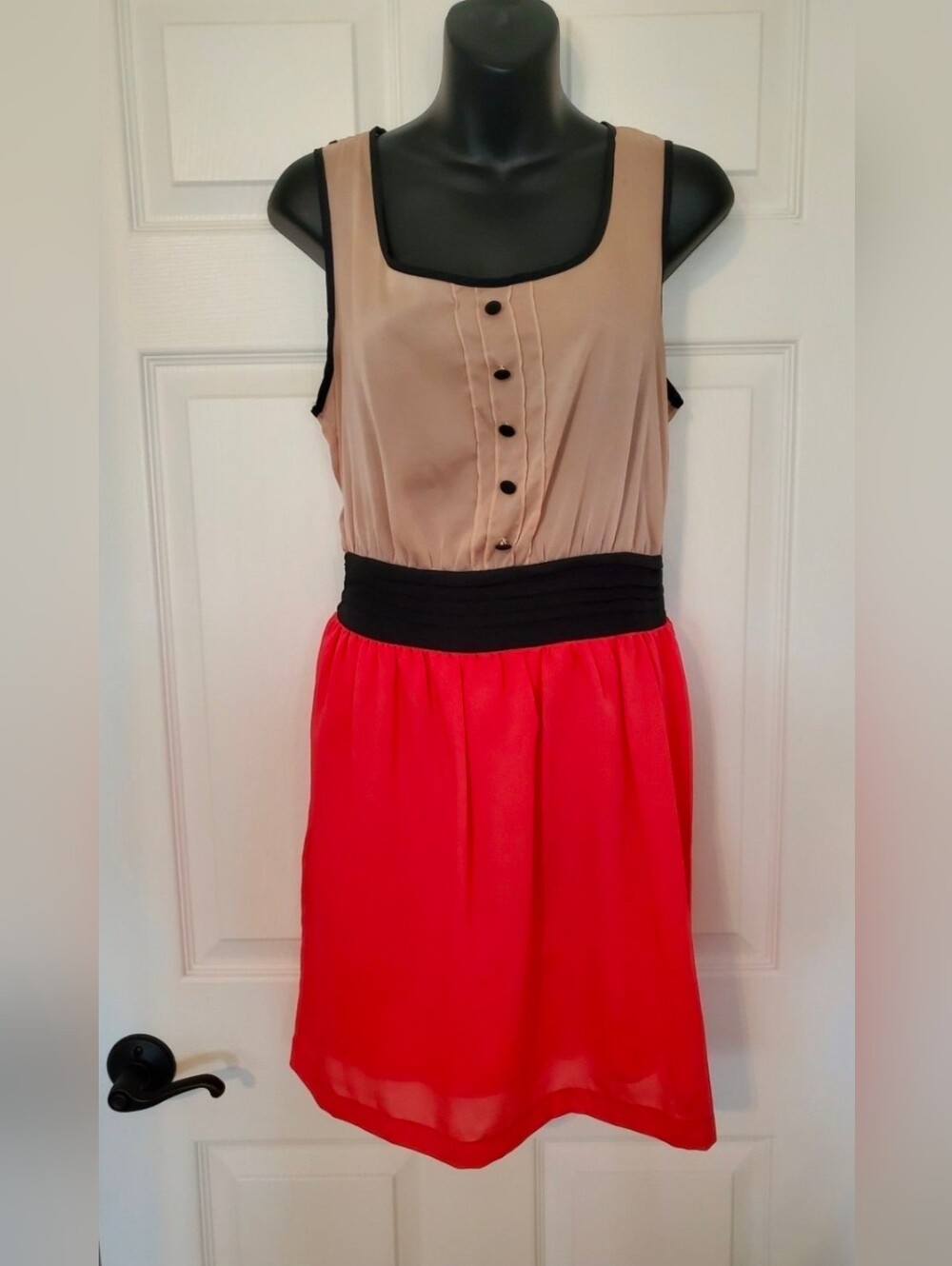 Gianni Bini Beige and Red Colorblock Sleeveless Dress